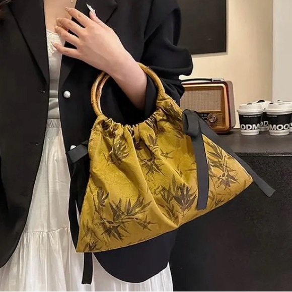 Retro Cinched Silk tote handbag - Picture 3 of 6